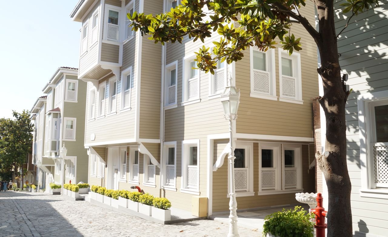 Beautiful Ottoman-style residential houses in a sunny İstanbul suburb, showcasing architectural design.
